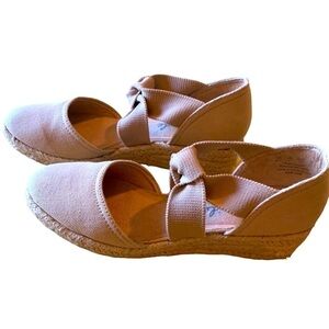Lifestride Kascade Espadrille Closed Toe Small Wedge Heel- Tan Canvas (Size 6)